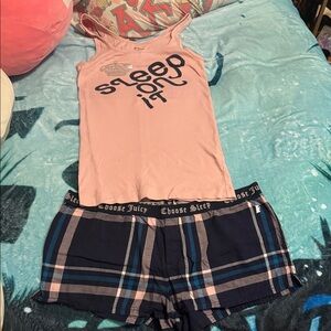 Like new juicy couture pajama set, no flaws or stretches. Worn for photo shoot